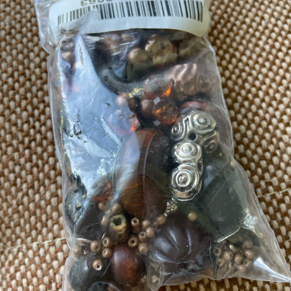 Mix bag of beads for handcrafters - Picture 2 of 2